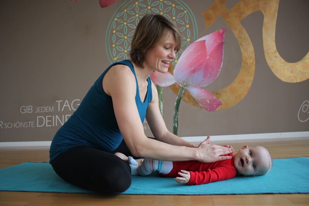 Mama & Baby Yoga Massage